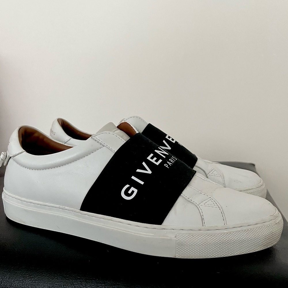 GIVENCHY CITY SPORT SNEAKER WITH BLACK STRAP
